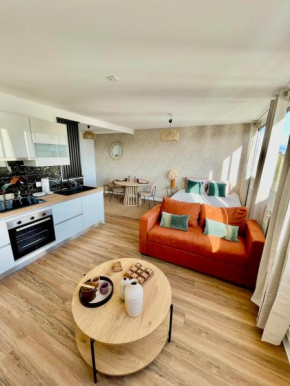 Cozy apartment with parking and panoramic views!